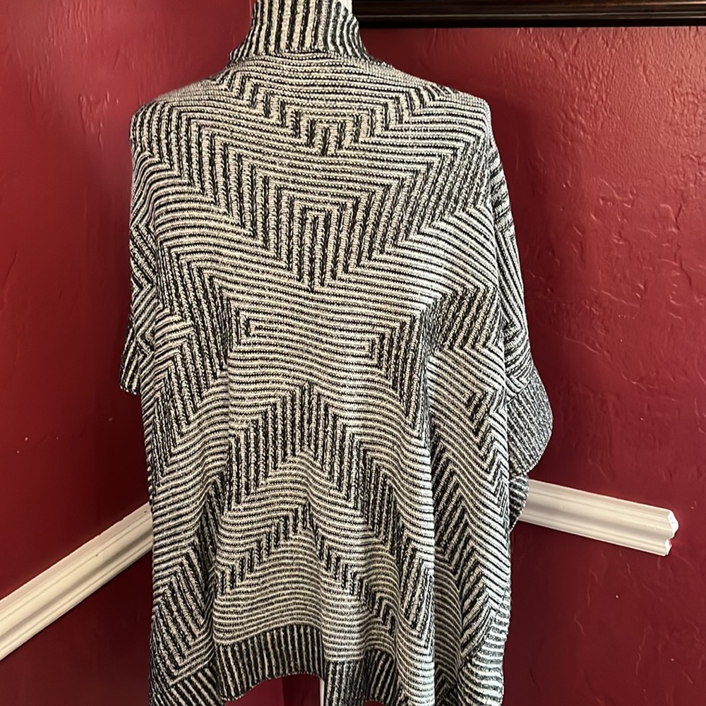 Express One Size Poncho - Picture 4 of 6